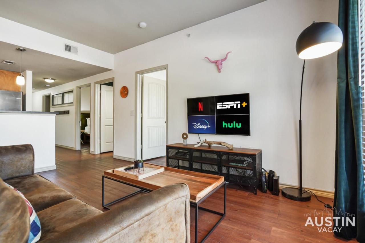Апартаменты Stylish 4Br With Smart Tv And Free Garage Parking Остин Экстерьер фото
