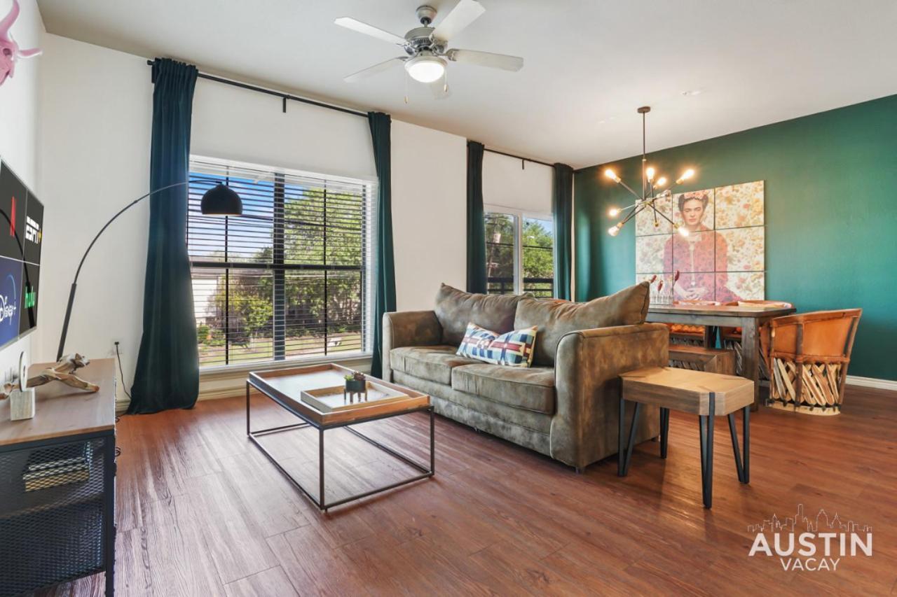 Апартаменты Stylish 4Br With Smart Tv And Free Garage Parking Остин Экстерьер фото