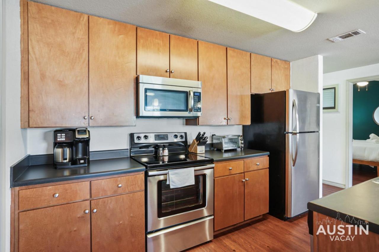 Апартаменты Stylish 4Br With Smart Tv And Free Garage Parking Остин Экстерьер фото